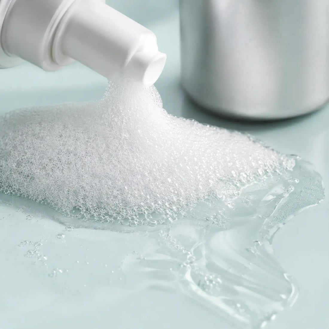 Fine white microfoam that melts into a clear, fresh lightweight finish